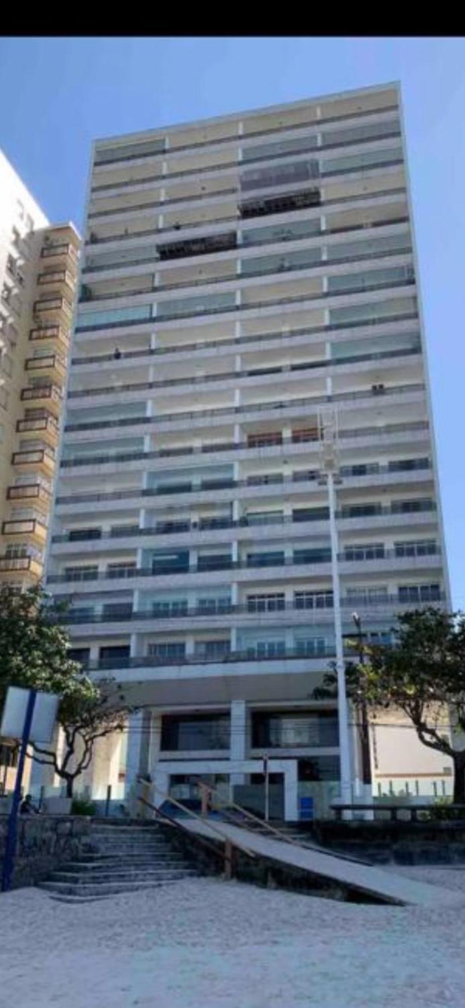 De Pitangueiras Frente Ao Mar *